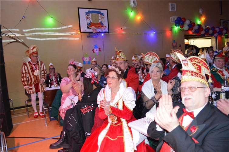 Im großen Publikum saßen auch die Remagener und Oedinger närrischen Regenten