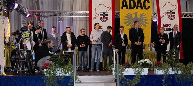 Im großen Saal des Dorint-Hotels am Nürburgring wurden die Pokale übergeben. privat