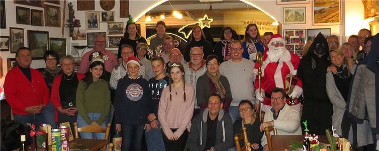 Im heimischen Walporzheim fand die Weihnachtsfeier ihren krönenden Abschluss, sogar das Christkind und der Nikolaus gaben sich die Ehre.