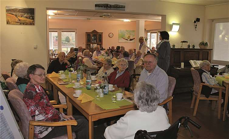 Im hübsch geschmückten Foyer verlebten die Bewohner einen tollen Nachmittag. privat