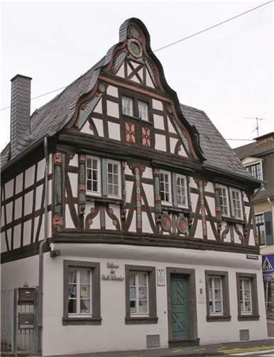 Im hübsch restaurierten Bürgerhaus von 1663 am Vallendarer Rathausplatz sind die Räumlichkeiten des Heimatmuseums untergebracht.