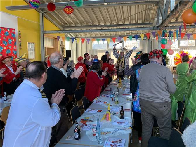 Im karnevalistisch dekorierten Gladbacher Pfarrheim wurde gefeiert.  Foto: privat