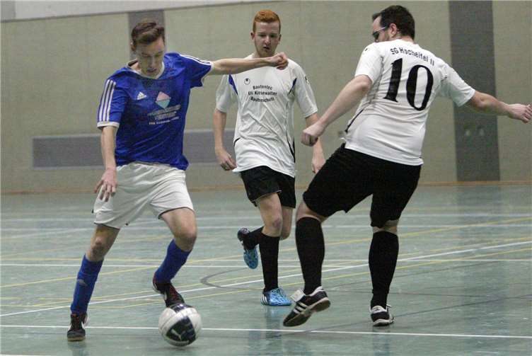 Im kleinen Finale standen sich die SG Hocheifel II (weiß) und SG Oberahrtal/Barweiler gegenüber. Hocheifel gewann das Spiel um den dritten Platz mit 2:0.Fotos: SES