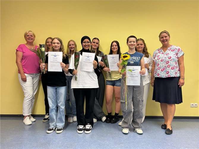 Im kommenden Schuljahr werden die frisch ausgebildeten Streitschlichterinnen aktiv im Schulalltag tätig sein und ihren Mitschülerinnen und Mitschülern bei der Lösung von Konflikten zur Seite stehen.  Foto: Realschule plus und Fachoberschule Mendig
