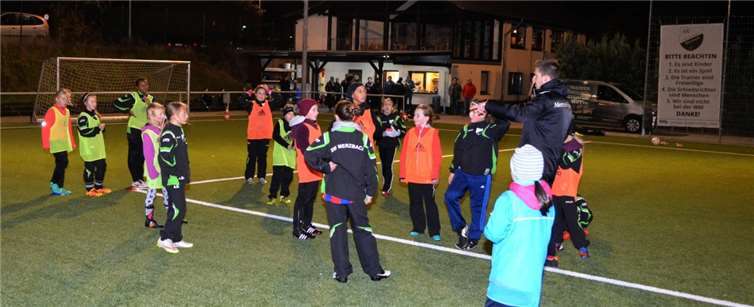 Im letzten Jahr bereitete der Besuch des DFB-Mobils den kleinen Kickern eine große Freude.privat