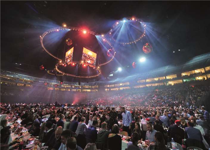 Im letzten Jahr feierten 10.000 Gäste in der LANXESS arena, die wohl größte Weihnachtsfeier. Foto: weihnachtsplaner29
