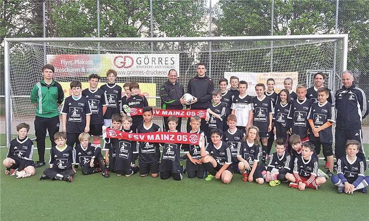 Im letzten Jahr war Bundesligaprofi Stefan Bell vom FSV Mainz zu Gast bei der Ferienschule in Mendig.privat