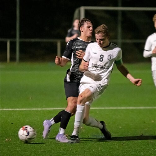 Im letzten Meisterschaftspiel des Jahres spielte die 1. Mannschaft 4:4- Unentschieden beim SSV Heimbach-Weis.  Foto: Kirsten Stutzke