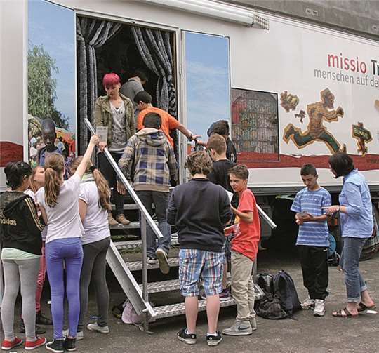 Im missio-Truck wurden die Koblenzer Schüler für Flüchtlinge sensibilisiert. privat
