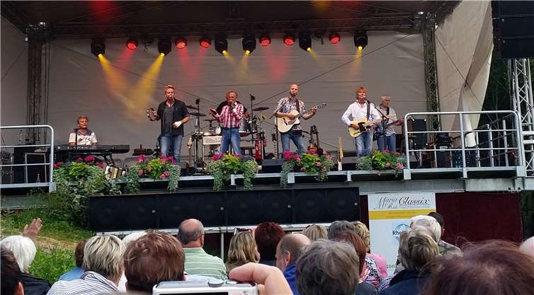 Im neu erschienenen röhrig-Newsletter für Monat Juli wird auch über einzigartige Events auf der schönsten Freilichtbühne Deutschlands „Maria Ruh“ mit Loreleyblick informiert, wo man für Events vergünstigte Eintrittskarten bei röhrig erhält. privat