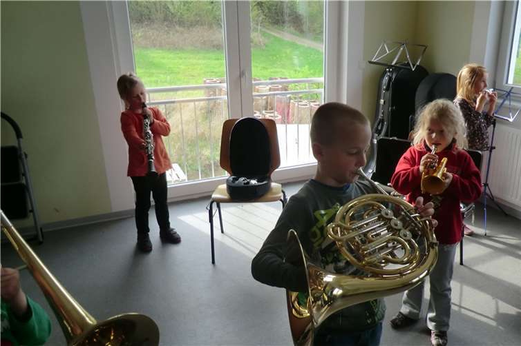 Im neuen Kurs werden Kinder spielerisch an Holz- und Blasinstrumente herangeführt.privat