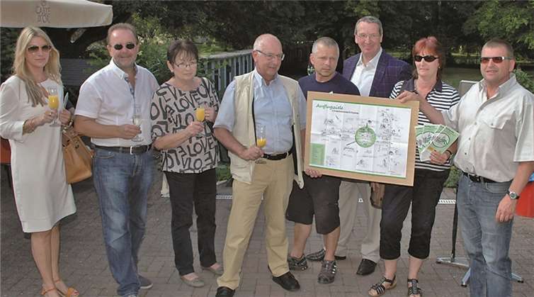 Im nostalgischen Thermalbad wurde der neue Prospekt mit Ausflugszielen in der Region präsentiert.-BL-