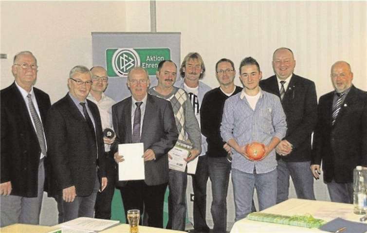 Im offiziellen Rahmen wurde der Ehrenpreis an Eduard Bildhauer übergeben.privat