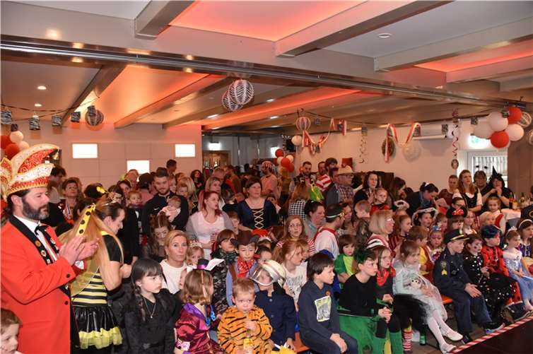 Im prall gefüllten Saal des Gasthauses Paganetti‘s „Zur Erholung‘‘ konnte die KG „Mir Hale Pool“ viele Kinder und Eltern zum Kinderkarneval begrüßen.