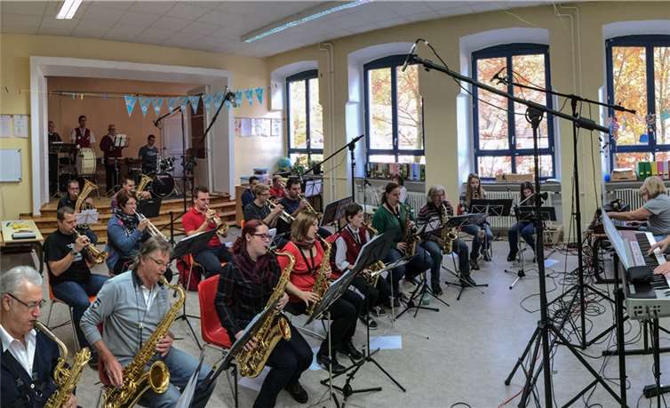 Im professionell verkabelten Proberaum wurden die Tonaufnahmen für die erste CD aufgenommen.