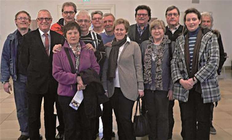 Im rheinland-pfälzischen Landtag stellten sich die Abgeordneten Frede Winter (2. v. l.) und Elisabeth Bröskamp den Fragen der Besucher. privat