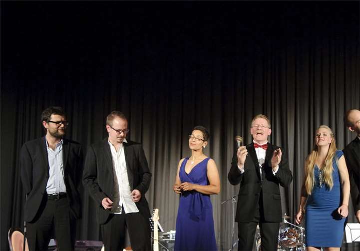 Im röhrig-bauzentrum erhalten Interessierte Gratis-Eintrittskarten für das Konzert-Highlight mit „Gary Edwards and the Statement“ auf der imposanten Sparkassenbühne der Festung Ehrenbreitstein.privat