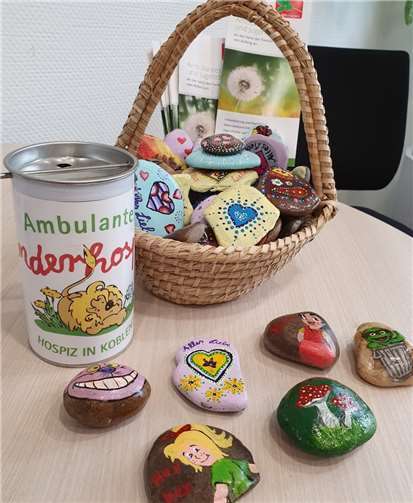 Im röhrig-hagebaumarkt in Andernach kann man neben anderen Benefiz-Aktionen jetzt die schöne Aktion „Moselsteine“ zugunsten vom Kinder- und Jugendhospiz unterstützen. Foto: privat