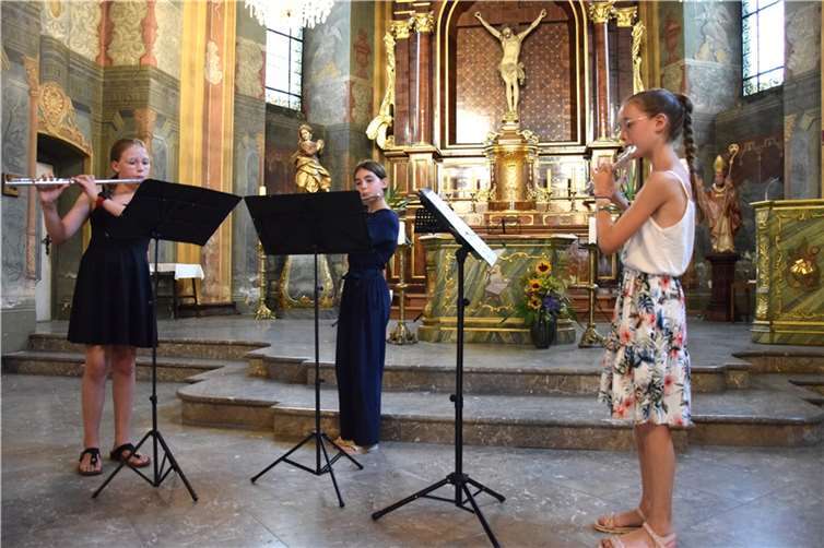 Im romantischen Ambiente der Hospitalkirche verzauberten verschiedene Ensembles ihr Publikum mit ausgewählten Musikstücken.