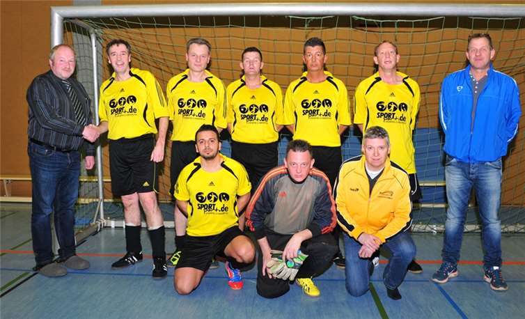 Im stadtinternen Wettbewerb setzten sich die Spieler des SC Rhein-Ahr durch, die sich im Endspiel gegen den SV Franken/Brohl-Lützing mit einem 7:2 den Pokal eroberten.RÜ