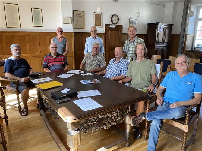 Im städtischen Rathaus trafen sich die Ehrenamtlichen des Reparaturteams.Foto: Kulturstadt Unkel/Simone Schwamborn