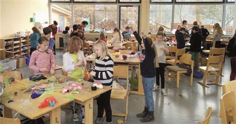 Im vergangenen Halbjahr trafen sich Kinder der 4c und der 5a zweimal zu einem gemeinsamen künstlerischen Arbeiten.privat