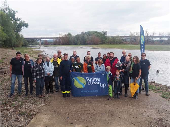 Im vergangenen Jahr besuchte die rheinland-pfälzische Umweltministerin Katrin Eder die engagierten Freiwilligen beim Bendorfer RhineCleanUp.  Foto: Stadt Bendorf