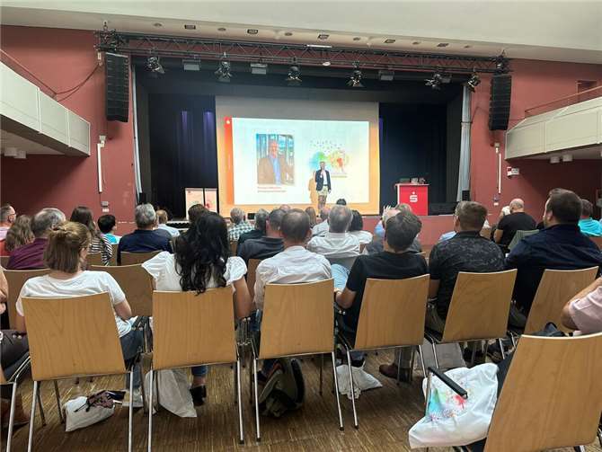 Im vergangenen Jahr nahmen über 200 Vereinsmitglieder aus der Region im Heimathaus teil. Vorstandsvorsitzender Thomas Paffenholz freut sich, auch in diesem Jahr wieder zahlreiche Gäste zu begrüßen.Foto: Anke Krumbach 