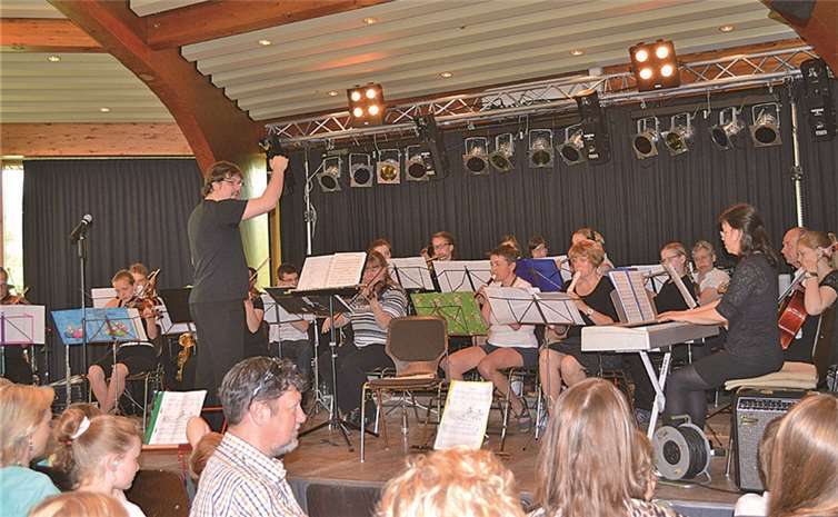 Im voll besetzten Foyer der Rheinhalle erlebten die Besucher ein wunderbares Konzert. AB