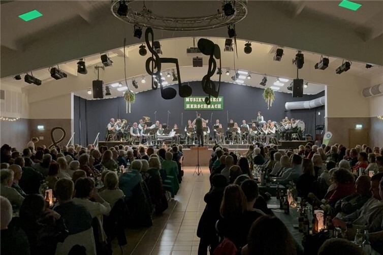 Im vollen Saal sorgte der Musikverein Herschbach für ein echtes musikalisches Highlight.