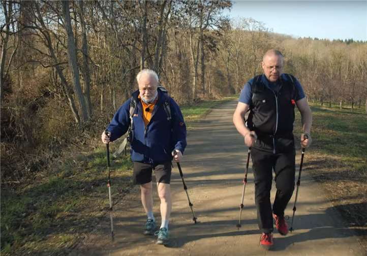 Im wunderschönen Roadmovie nehmen (von links) Karl-Josef Scholl und Peter Großgarten ihre Zuschauer mit auf eine Wanderung von der Birne zur Traube. Dieser und weitere Filme können auf dem YouTube Kanal des Projektes angeschaut werden.Foto: privat