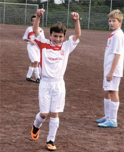 Imer Ademi bejubelt seine drei Treffer. privat