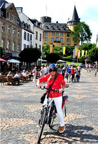 Immer das Ohr an den Menschen, ob per Pedes oder mit Fahrrad, Margret Müller.