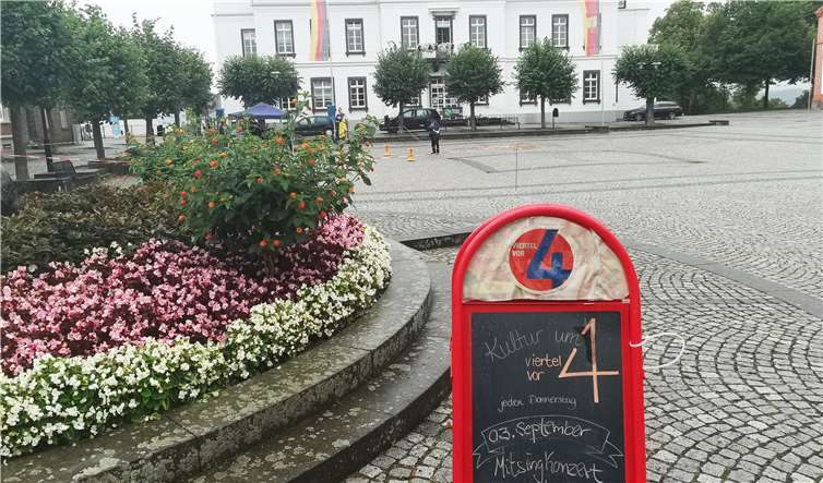 Immer donnerstags gab es Kulturauf dem sonst recht einsamen Sinziger Kirchplatz