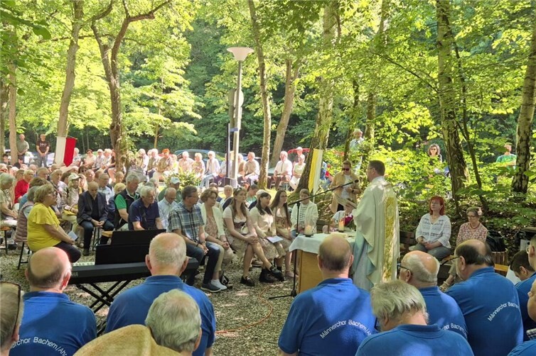 Immer gut besucht: die Freiluft-Messe vor der Lourdes-Kapelle