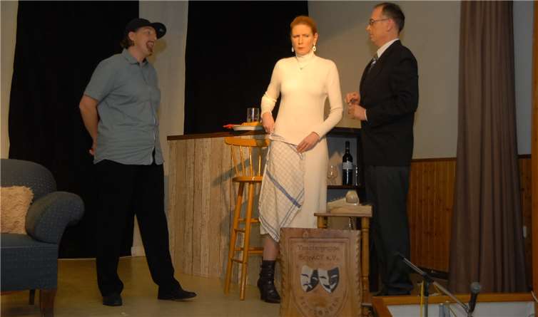 Immer mehr gerät die Baronin in die Zange der Ermittler. Selbst Hausdiener Johann (re.) hat einen Verdacht. Fotos: KER