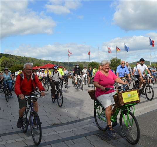 Immer mehr kleiner Gruppen schlossen sich den Radfreunden an.