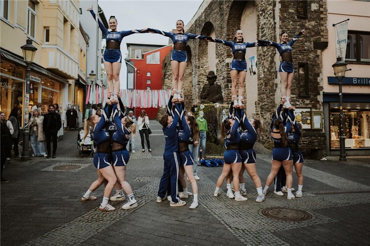 Immer wieder ein Hingucker waren auch die Aufführungen der „CheerForceThunder“ aus Koblenz. Foto: Aktionsgemeinschaft Andernach Attraktiv e.V.
