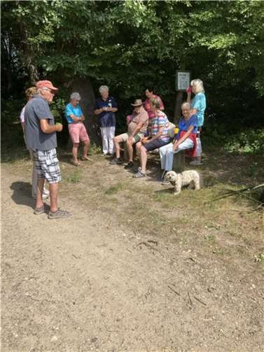 Immer wieder gern genommen – der erfrischende Schluck Wasser am Rastplatz.  Foto: privat