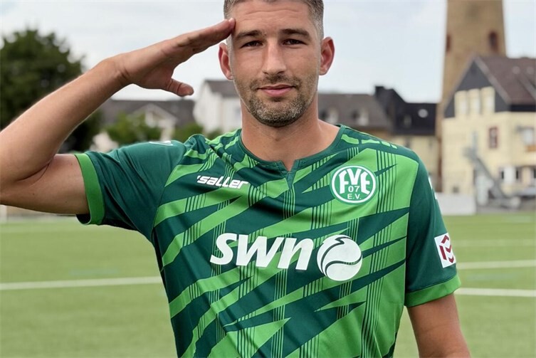 Immer zur Stelle: David Eberhardt - einst „Legende“ in Karbach - spielt seit drei Jahren für Engers und traf gleich in der 9. Minute zur frühen Führung. 