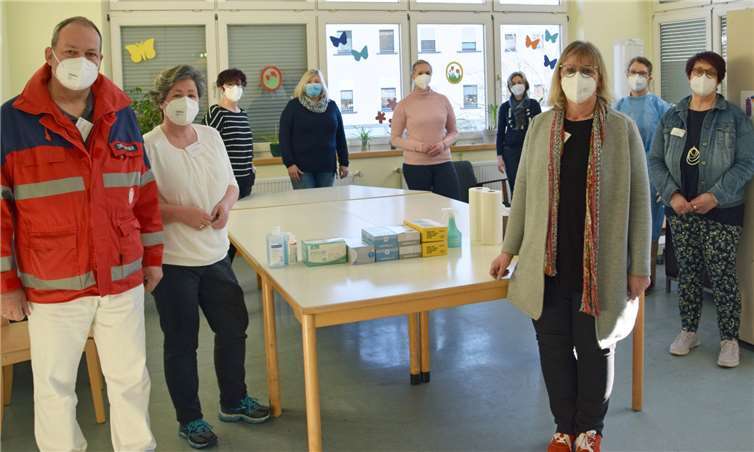 Impfteam um Dr. med. Axel Höpner, Apothekerinnen, Einrichtungsleitung. Fotos: Caritas Zentrum, Mendig