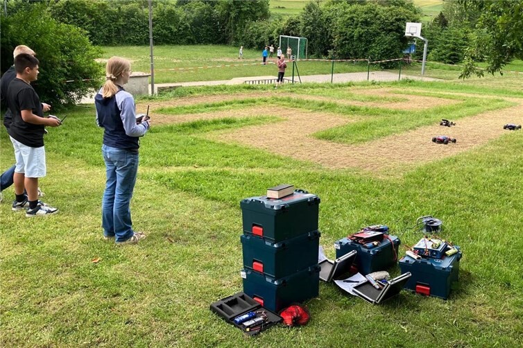 Impression vom Kirmes-Rennen der RC-Car-Gruppe des Jugendtreffs Königsfeld