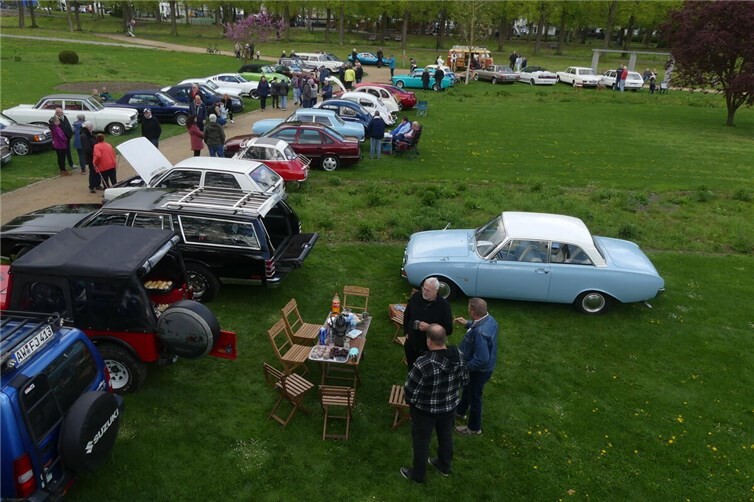 Herausgeputzt zum AAC-Automobil-Picknick in den Dahliengarten
