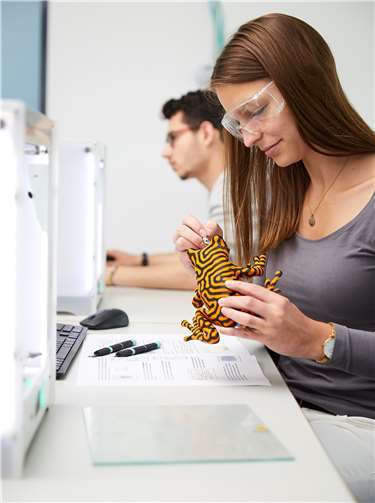 Impressionen aus dem 3D-Druck-Labor aus der Vor-Corona-Zeit.Foto: Hochschule Koblenz/Gloger