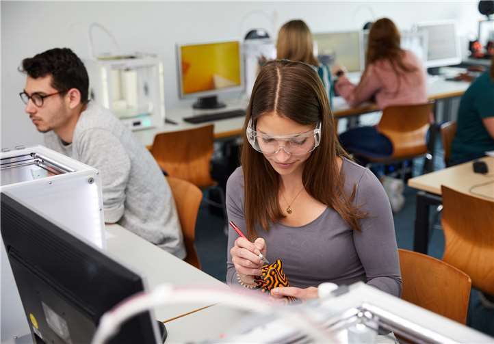 Impressionen aus dem 3D-Druck-Labor aus der Vor-Corona-Zeit Foto: Hochschule Koblenz/Gloger