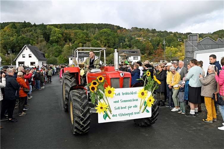 Impressionen vom Trachtenumzug beim Oktoberfest in Insul am15.10.2023
