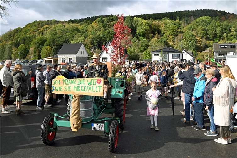 Impressionen vom Trachtenumzug beim Oktoberfest in Insul am15.10.2023