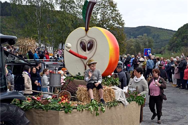 Impressionen vom Trachtenumzug beim Oktoberfest in Insul am15.10.2023