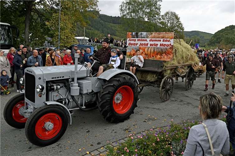 Impressionen vom Trachtenumzug beim Oktoberfest in Insul am15.10.2023