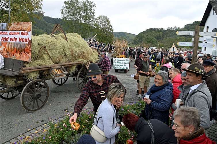Impressionen vom Trachtenumzug beim Oktoberfest in Insul am15.10.2023